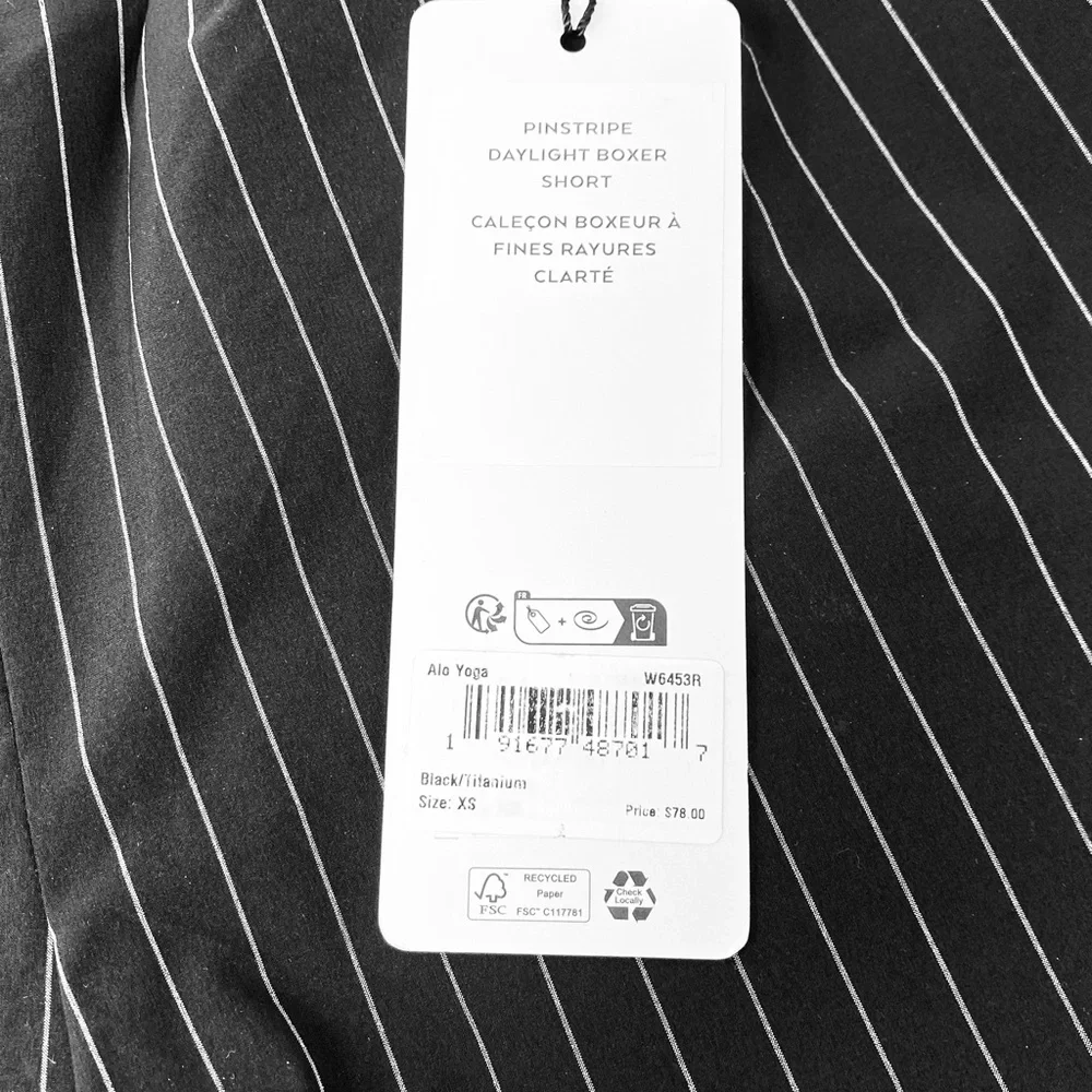 NWT ALO Yoga High Waist Pinstripe Daylight Boxer Short in Black/Titanium Size XS - Picture 7 of 9